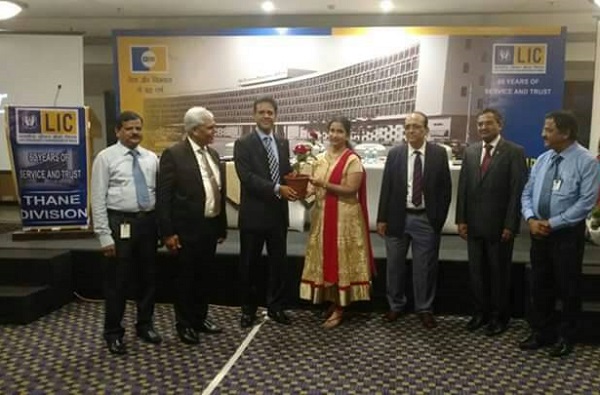 Honoring by The ZM Western Zone LIC of India with all dignatories of Thane Divisional office for good performance